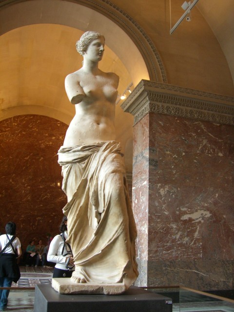 April 2006 Paris Day 4aj Louvre Venus de Milo (Jason).jpg