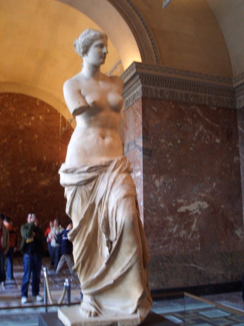 April 2006 Paris Day 6e Louvre Venus de Milo.jpg