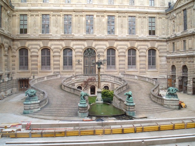 April 2006 Paris Day 6f Louvre courtyard.jpg